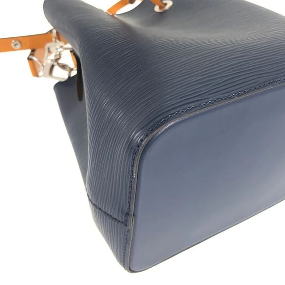 Louis Vuitton NeoNoe BB Shoulder Bag - Picture 5 of 16